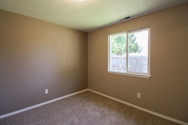 Building Photo - 3882 Lone Oak Rd SE