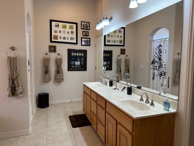 Building Photo - Fully Furnished Short-Term Rental in Fort Mohave-3BD/2BA