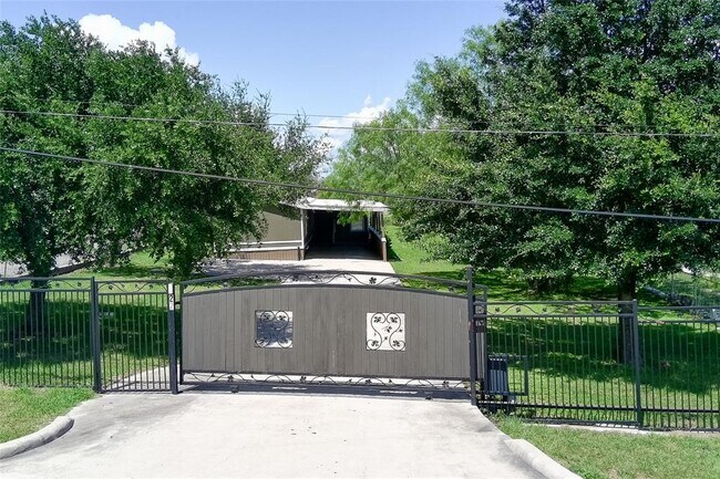 Building Photo - 22 Niederwald Dr