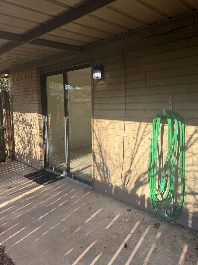 Building Photo - 1116 NW 52nd Cir