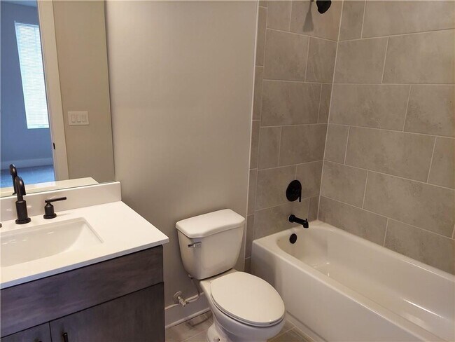 Building Photo - 314 Fair St SW