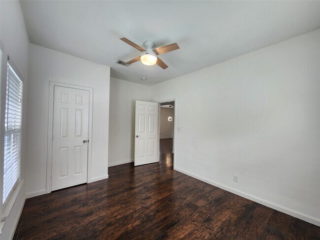 Building Photo - 1105 Erin St