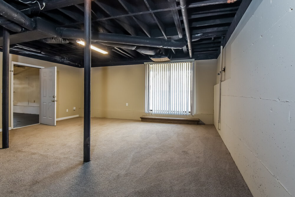 Building Photo - 584 Brooks St