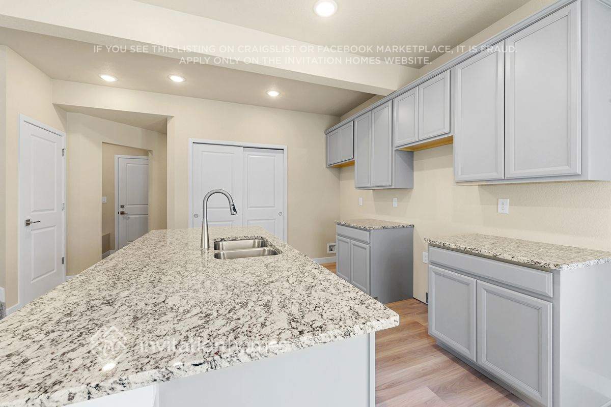 Building Photo - 11287 House Finch Ln