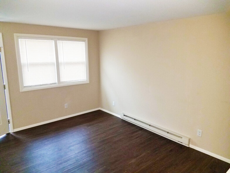 Primary Photo - Taylor Crossing