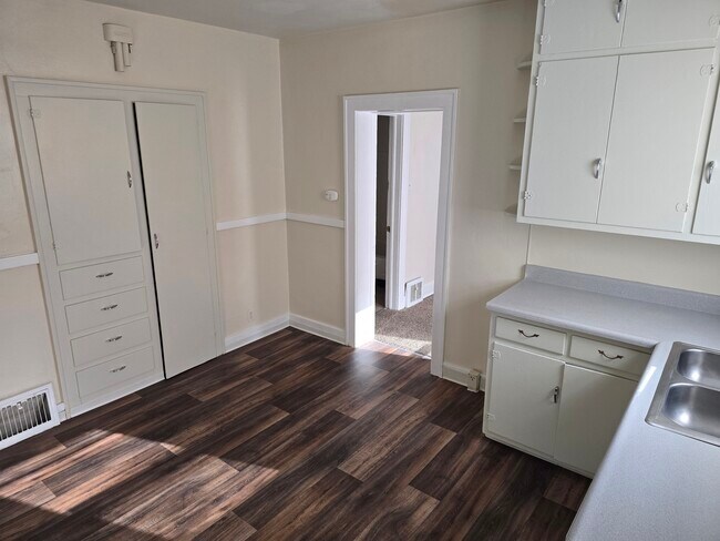 Building Photo - 418 Colorado Ave