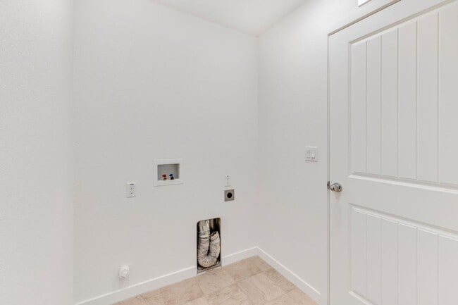 Building Photo - Spacious 3-Story Home in Rancho Cordova