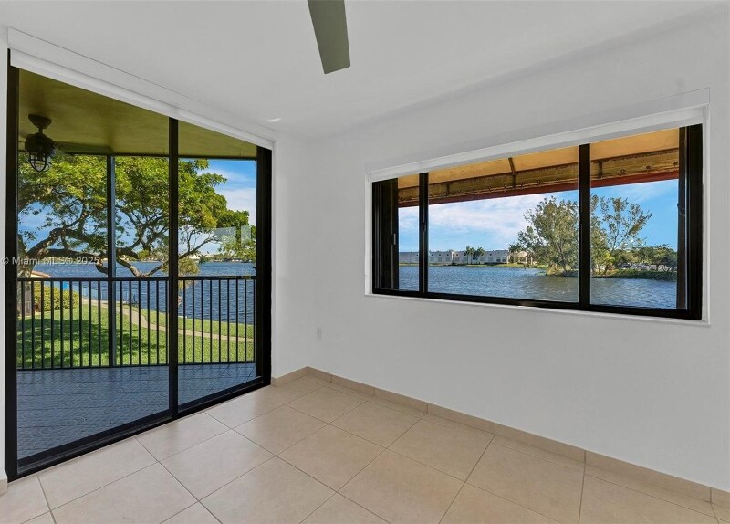 Building Photo - 15509 N Miami Lakeway