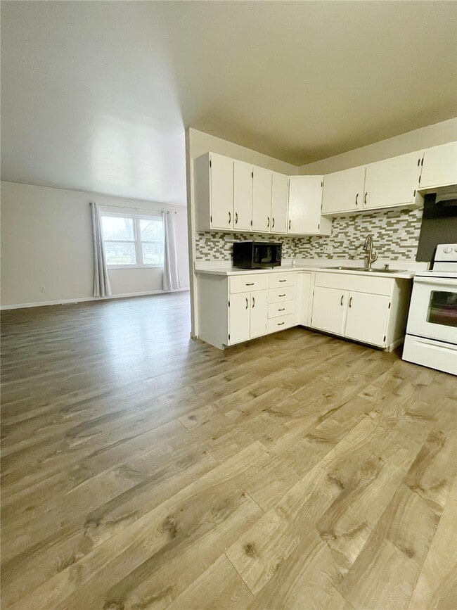 Building Photo - 712 Juniper Dr