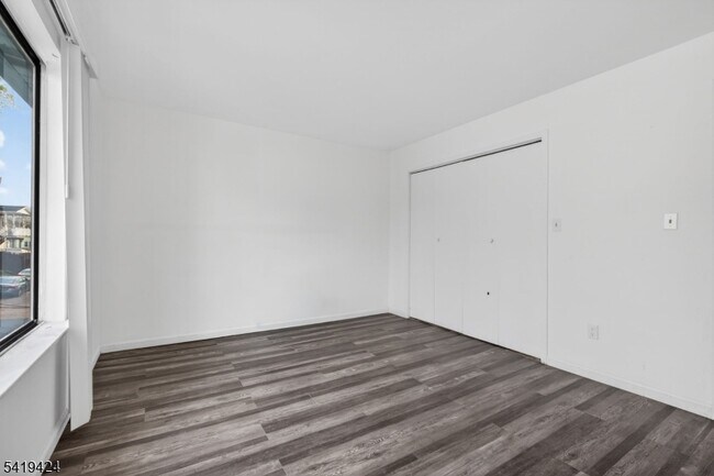 Building Photo - 485 Broadway