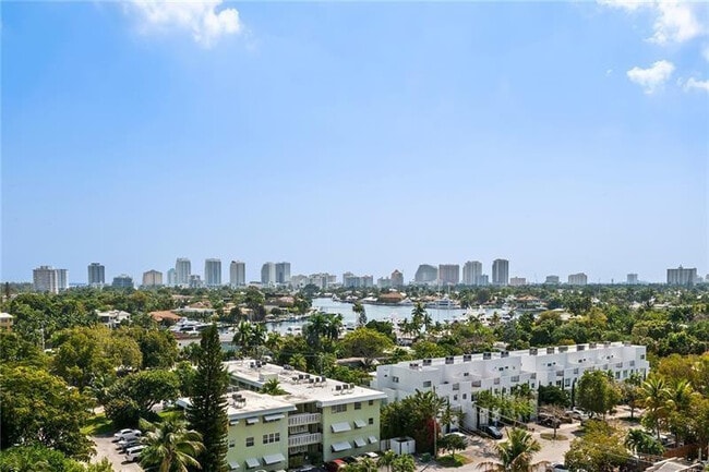 Building Photo - 900 NE 18th Ave