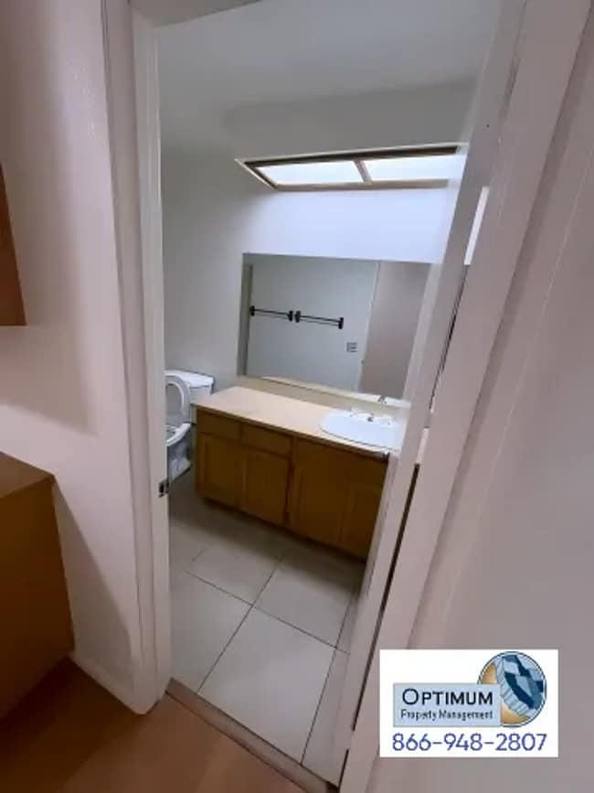 Building Photo - Spacious 4 Bedroom, 2 Bathroom Home in Central Victorville