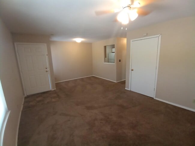 Building Photo - 950 Monterey Way