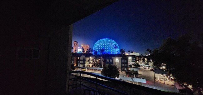 Building Photo - Fully furnished-full Sphere view