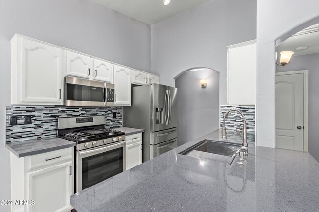 Building Photo - 983 E Palomino Way