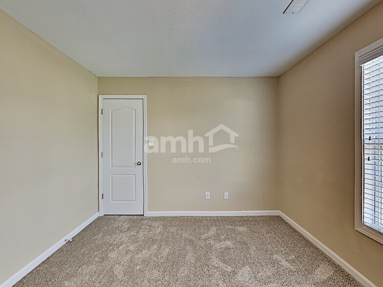 Building Photo - 5112 Horsestall Dr