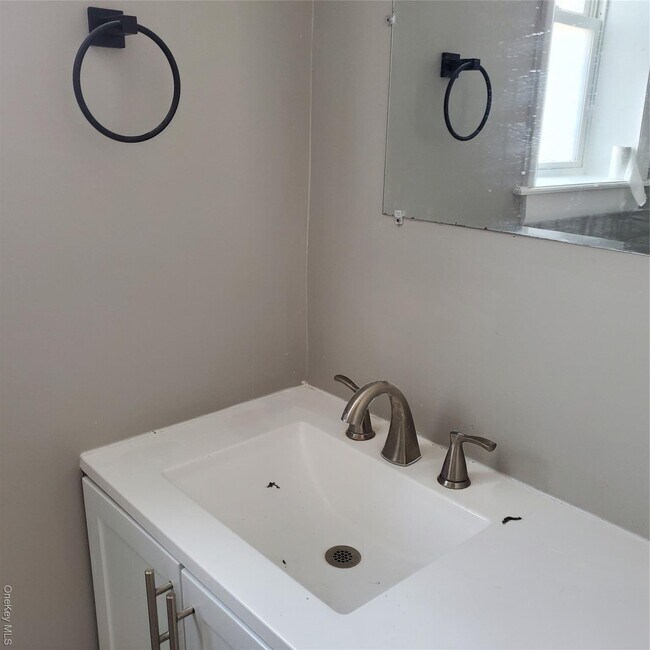 Building Photo - 191 Plains Rd