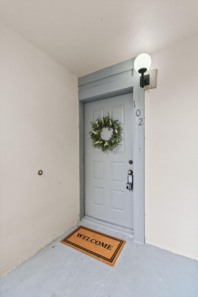 Building Photo - 2233 NW 22nd Ave