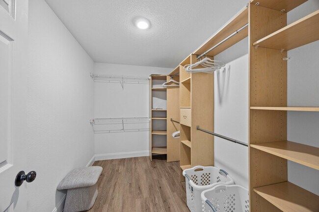 Building Photo - 2400 Seaford Dr