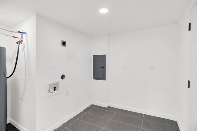 Building Photo - 2212 S Delawanda Ave