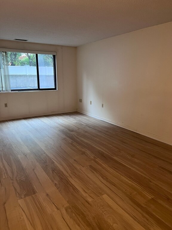 Building Photo - 8 9th St