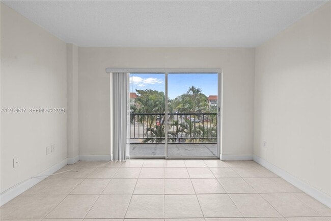 Building Photo - 4164 Inverrary Dr