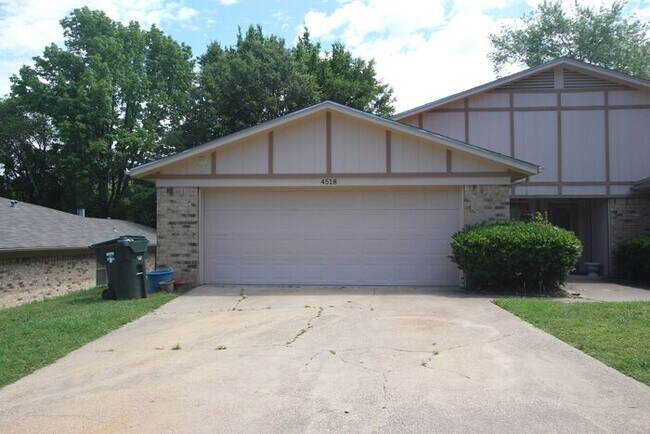 Building Photo - 3 Bedroom Duplex in Tyler!
