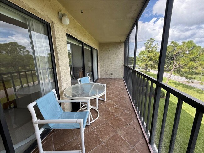 Building Photo - 2700 Cove Cay Dr