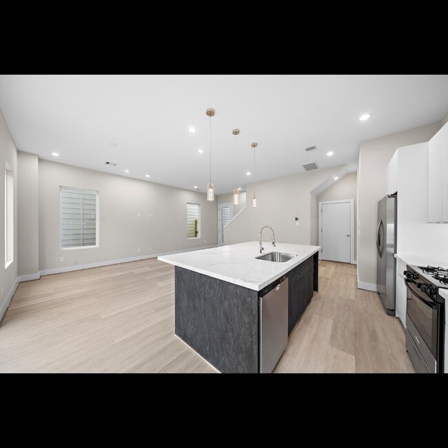 Building Photo - 3 Bed 2.5 Bath New Construction Available ...