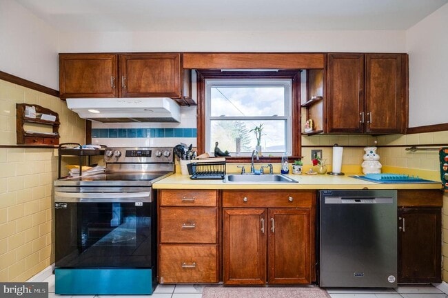 Building Photo - 117 E Broad St