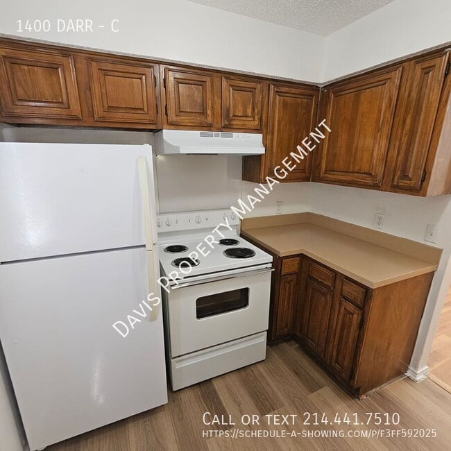 Building Photo - 1400 DARR-C