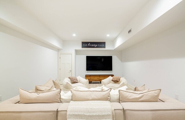 Building Photo - 72 Talmage Farm Ln