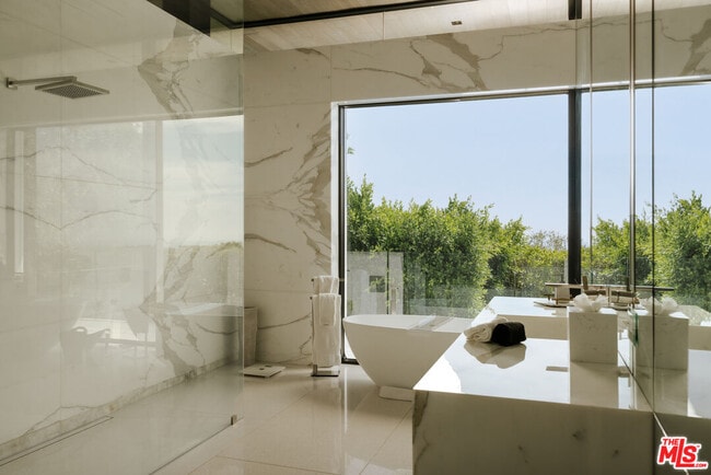 Building Photo - 1536 Blue Jay Way