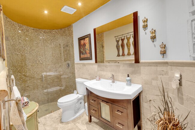 Building Photo - 13400 N Calusa Club Dr