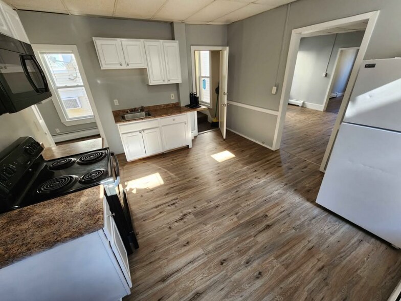 Building Photo - 538 Hall St