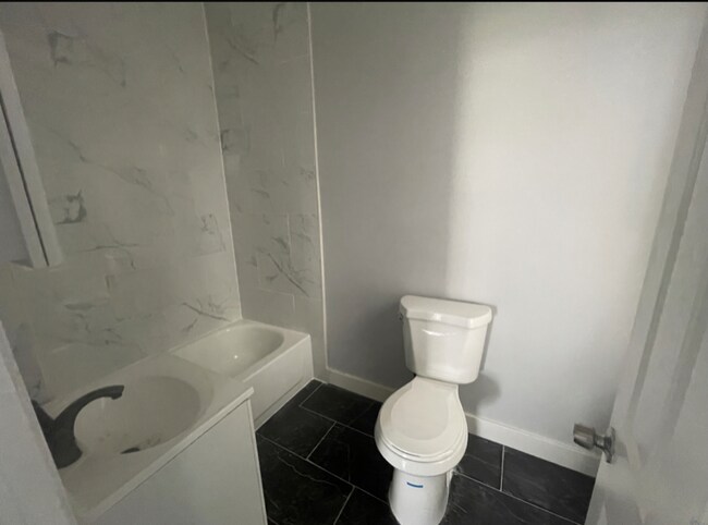 Building Photo - 1071 Grove St