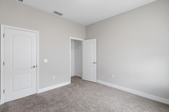 Building Photo - 5574 SW 128th Pl