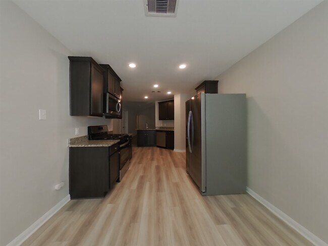 Building Photo - 23020 Shakespeare Dr