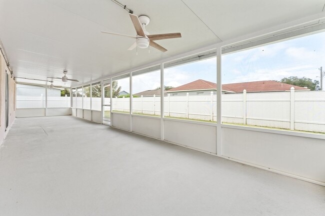 Building Photo - Charming 3-Bedroom, 2-Bath Home with 2-Car Garage and Bonus Room in Poinciana!