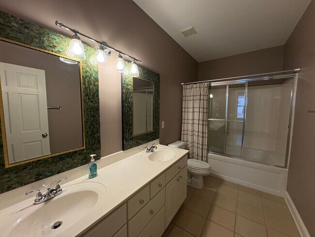 Building Photo - Townhome Available in North Main Community Downtown Greenville!