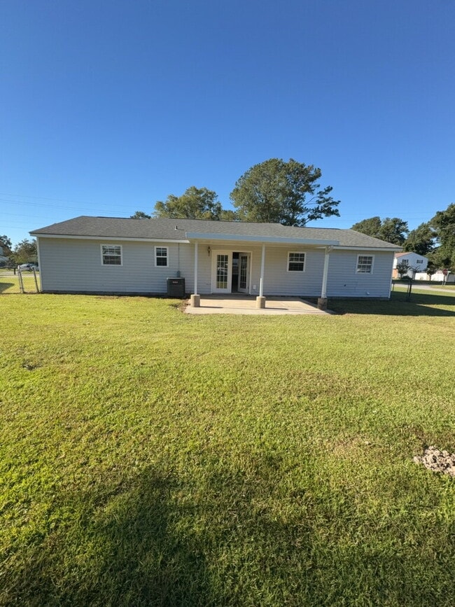 Building Photo - 304 Royal Dr
