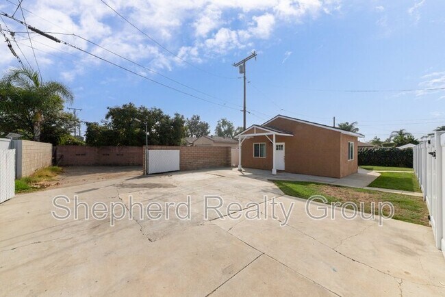 Building Photo - 130 N Lark Ellen Ave