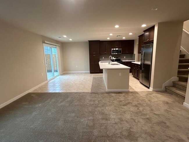Building Photo - 479 Lemongrass St