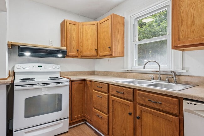 Primary Photo - Stunning 2 Bedroom home in Greensburg avai...