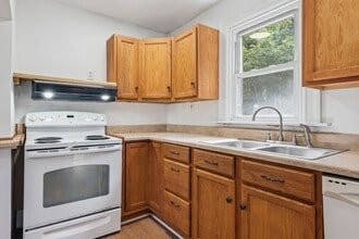 Building Photo - Stunning 2 Bedroom home in Greensburg avai...