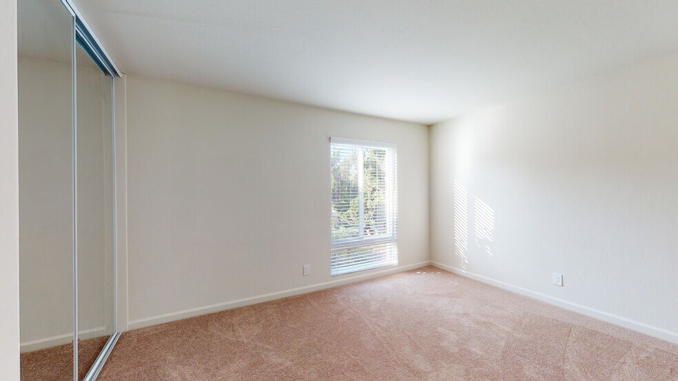 Building Photo - 950 Chula Vista Ave