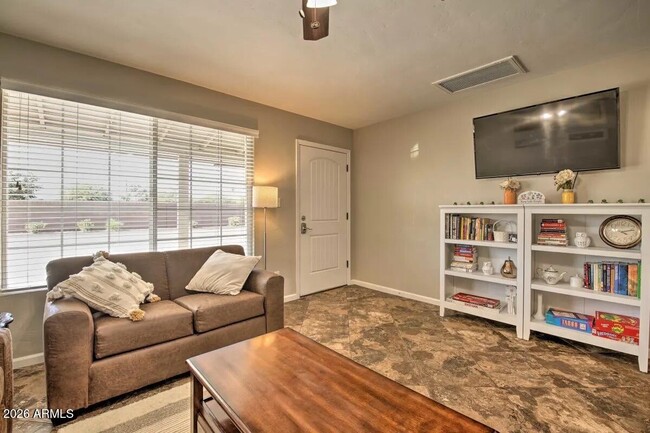 Building Photo - 609 S Priest Dr