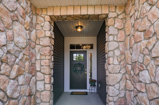Building Photo - 1223 Bhaltair Ln