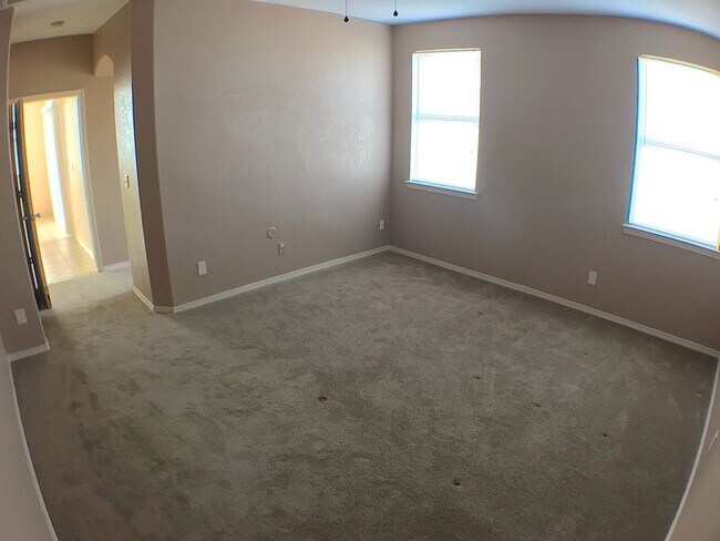 Building Photo - East El Paso 3bed/2bath Refrig A/C