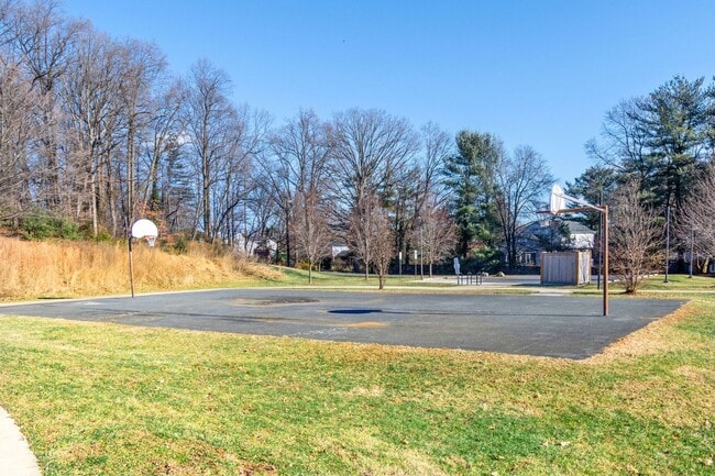 Building Photo - 17020 Briardale Rd